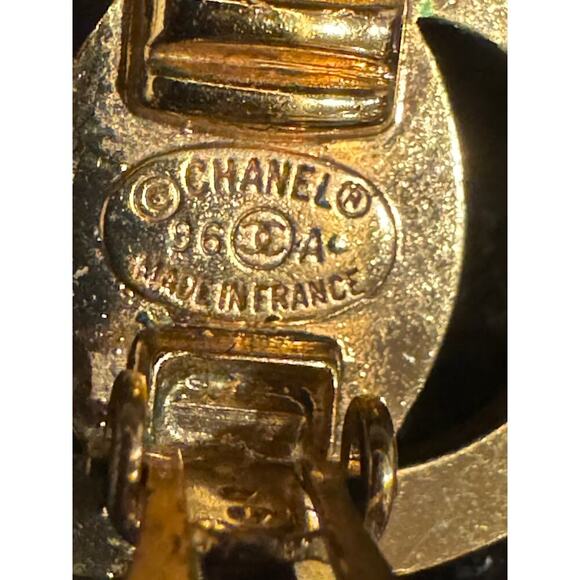 Chanel Vintage Rhinestone and Faux Pearl Turnlock Clip On Earrings 96A - Picture 5 of 5